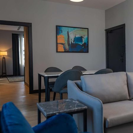 Radisson Blu Hotel, Amman Galleria Mall Exteriör bild A living room in a serviced apartment in Warsaw, Poland