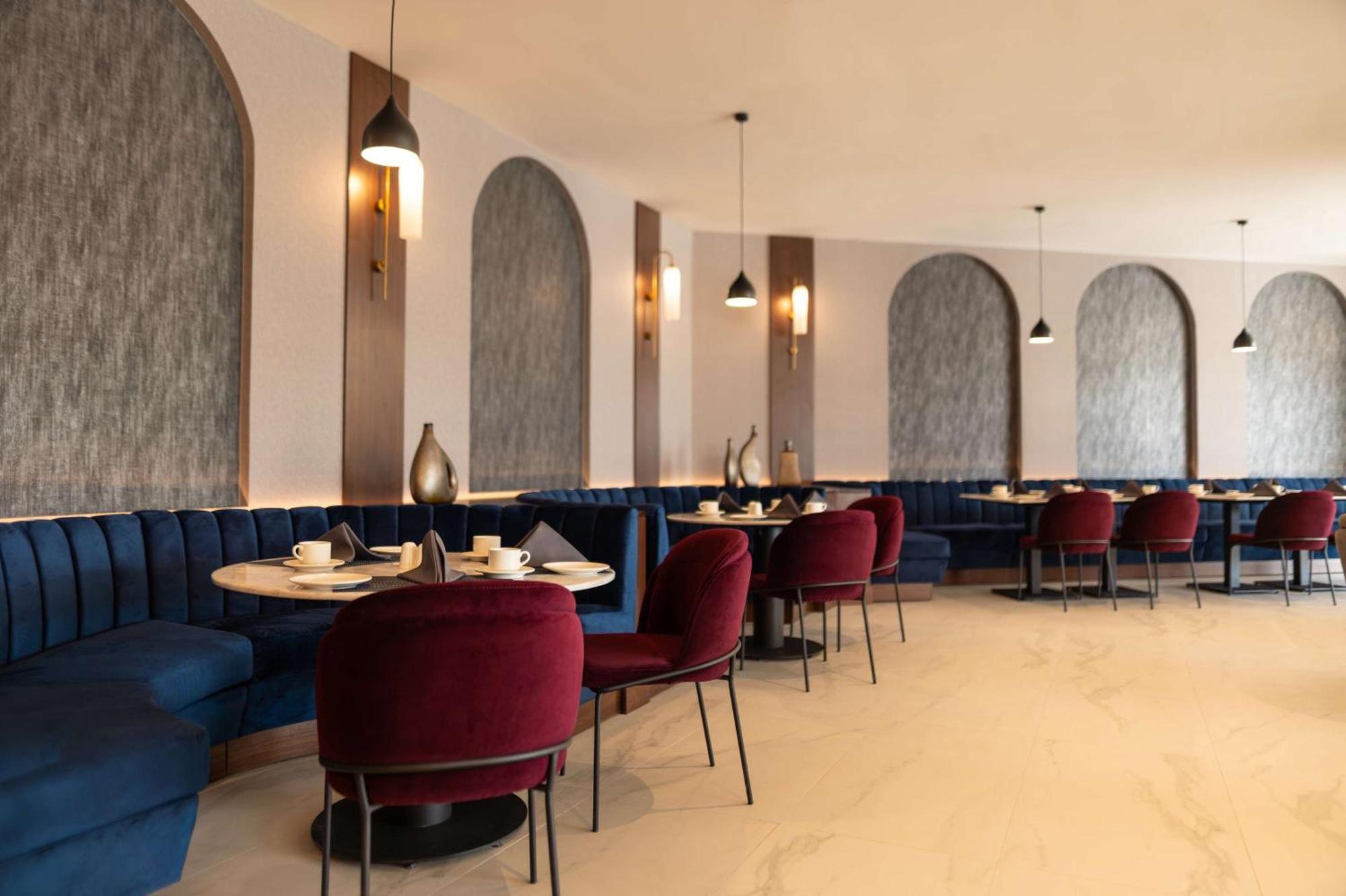 Radisson Blu Hotel, Amman Galleria Mall Exteriör bild The interior of the restaurant