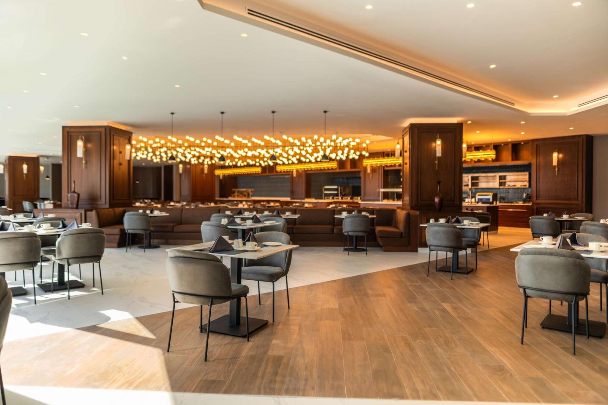 Radisson Blu Hotel, Amman Galleria Mall Exteriör bild The restaurant at the hotel