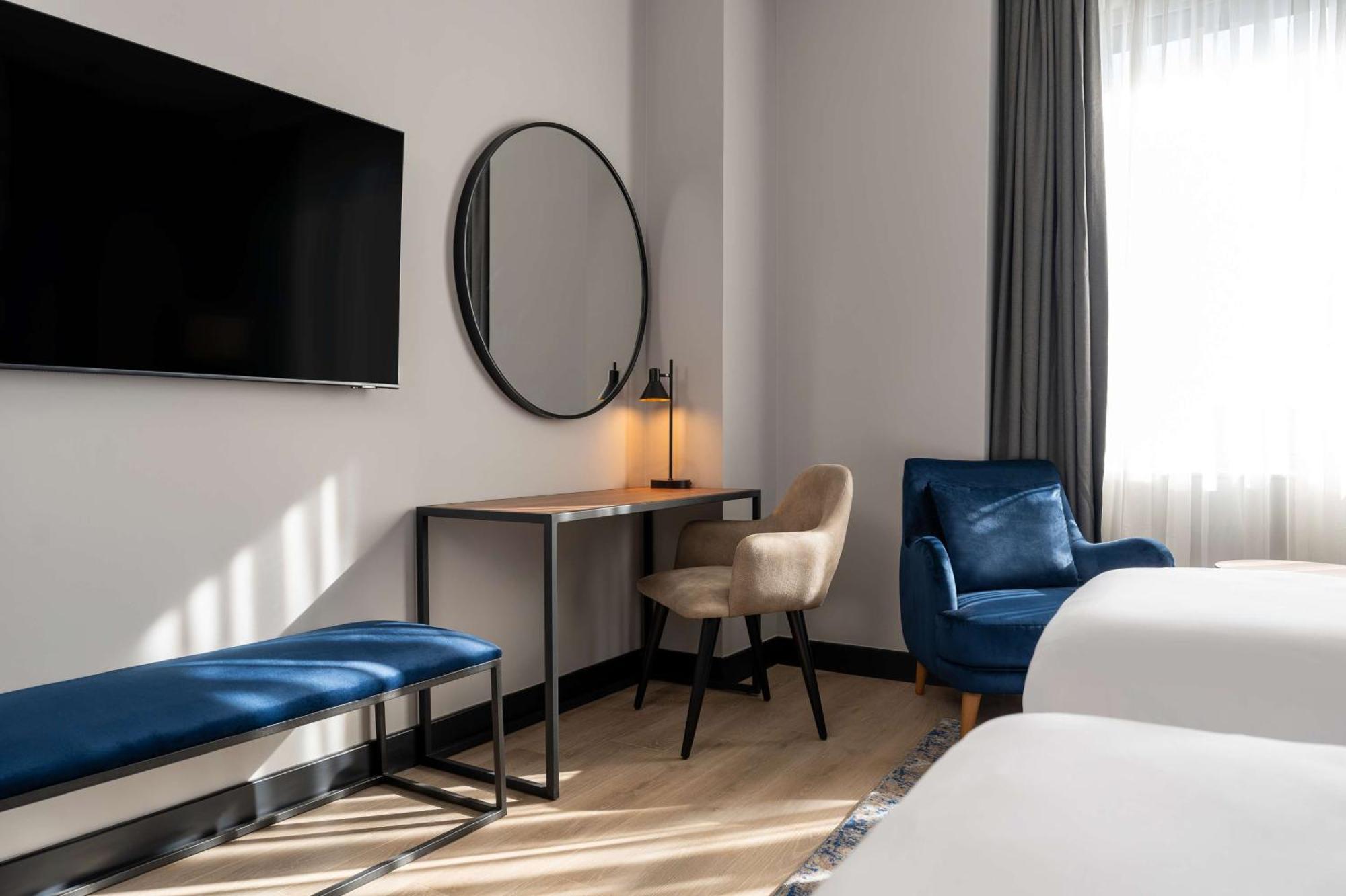 Radisson Blu Hotel, Amman Galleria Mall Exteriör bild A room at the hotel