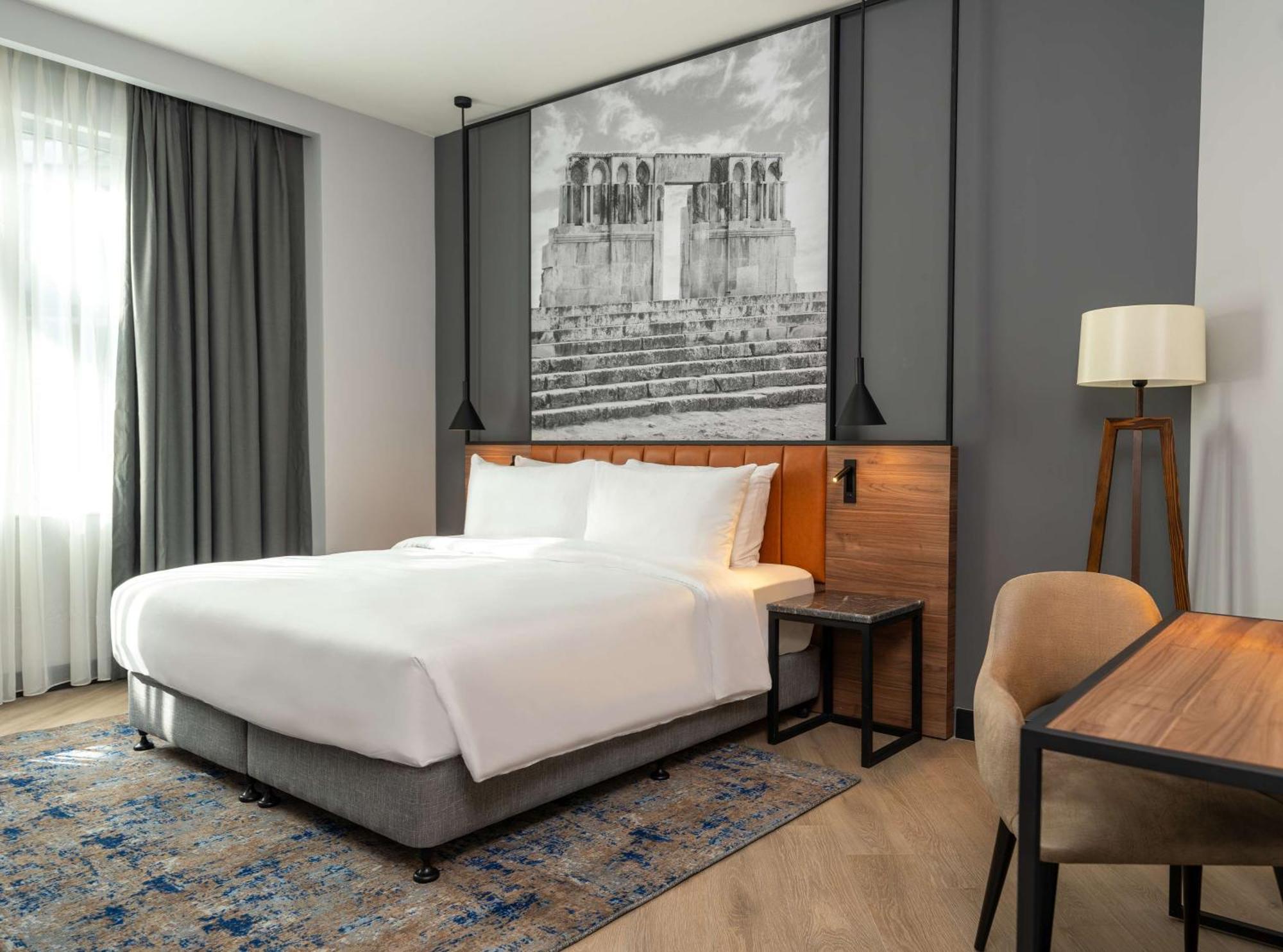 Radisson Blu Hotel, Amman Galleria Mall Exteriör bild A guest room at the hotel