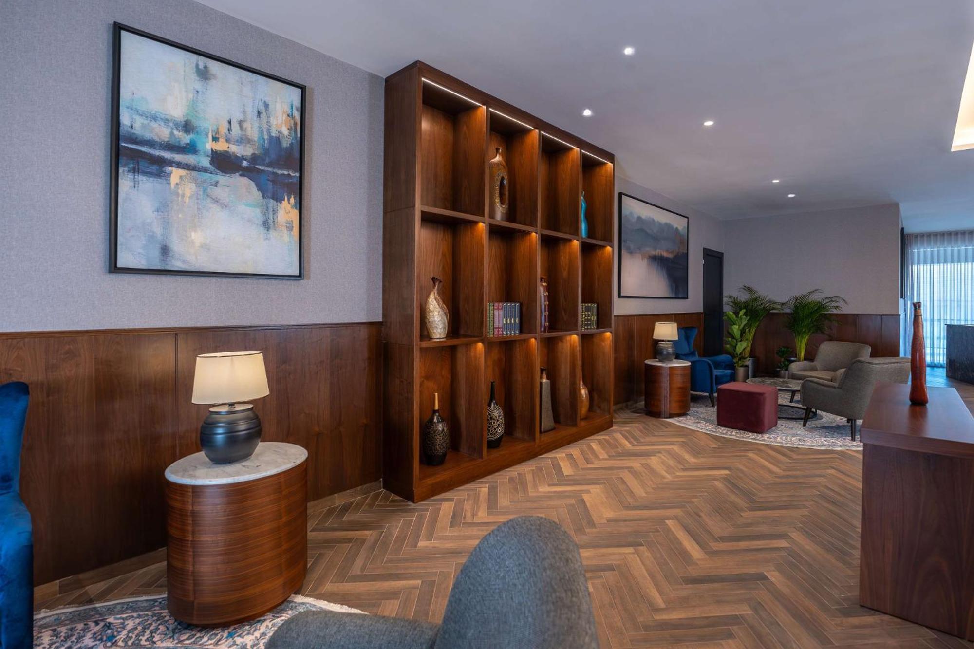 Radisson Blu Hotel, Amman Galleria Mall Exteriör bild The interior of the lounge