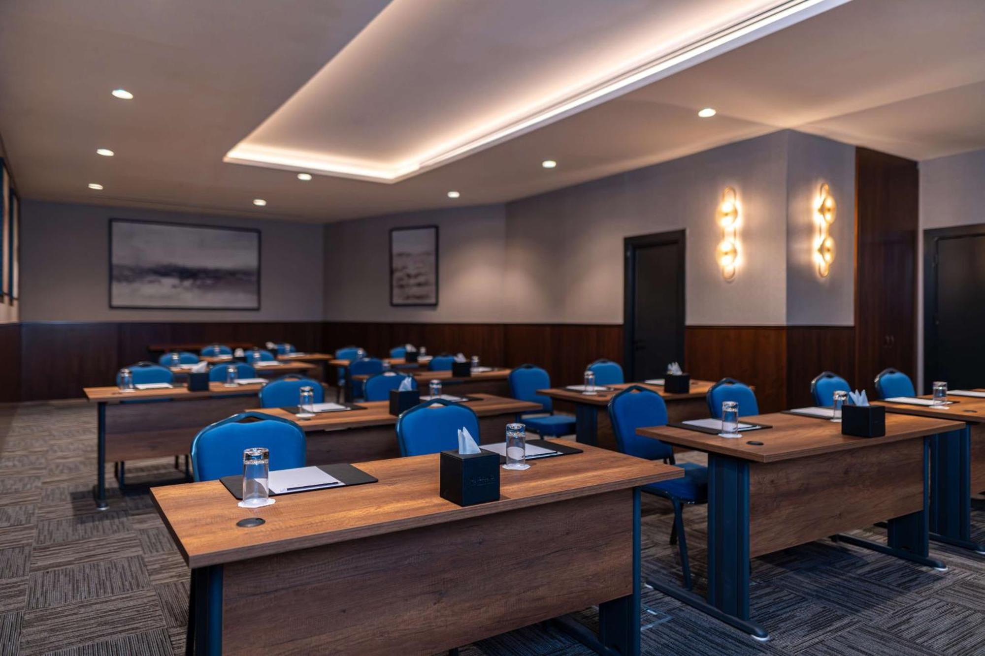 Radisson Blu Hotel, Amman Galleria Mall Exteriör bild Meeting room