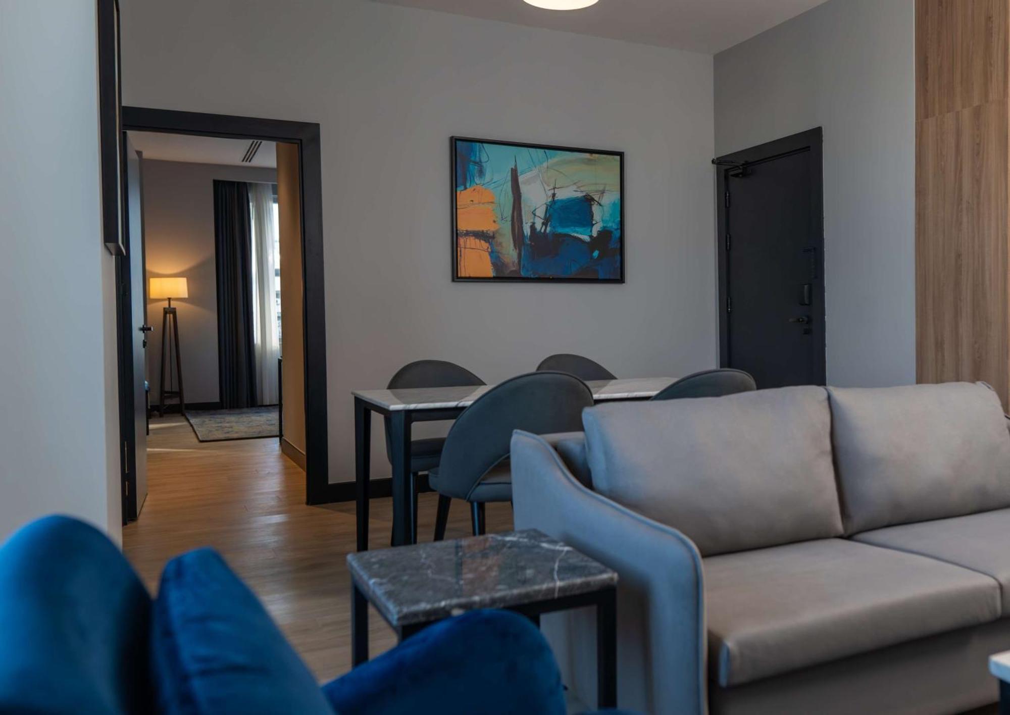 Radisson Blu Hotel, Amman Galleria Mall Exteriör bild A living room in a serviced apartment in Warsaw, Poland