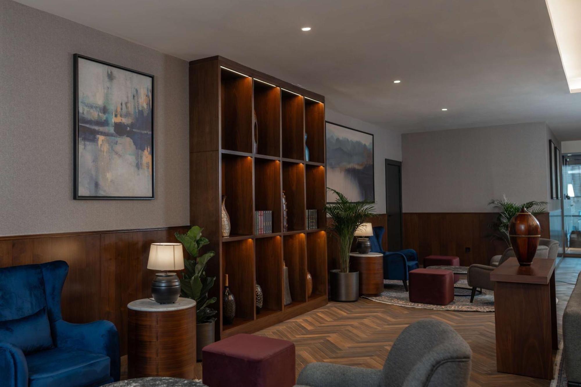 Radisson Blu Hotel, Amman Galleria Mall Exteriör bild The interior of the hotel
