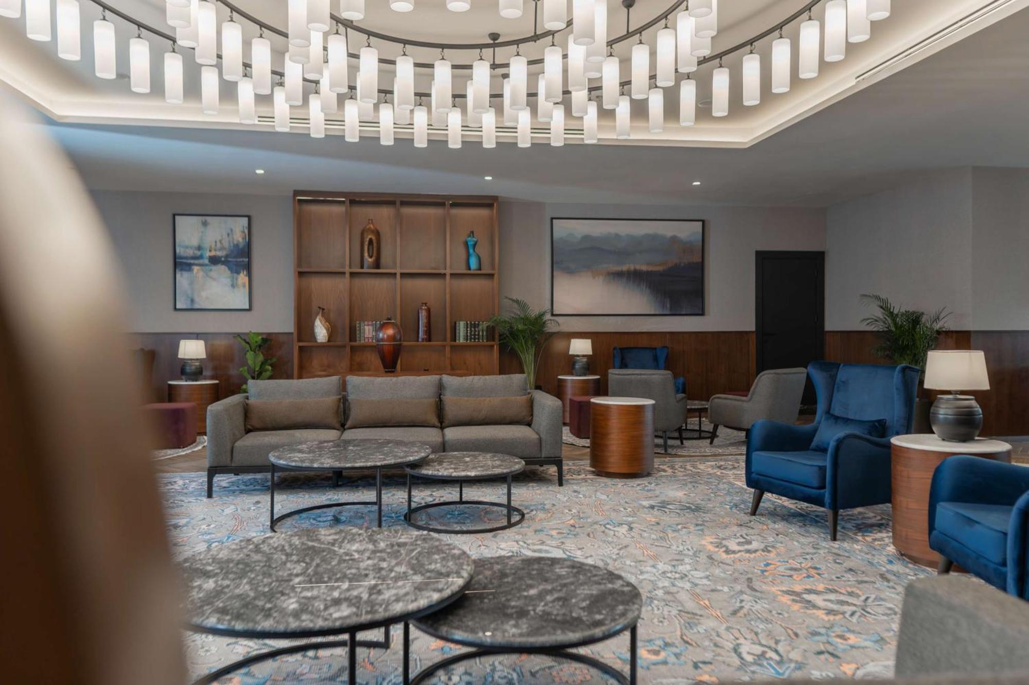 Radisson Blu Hotel, Amman Galleria Mall Exteriör bild The lobby of the hotel