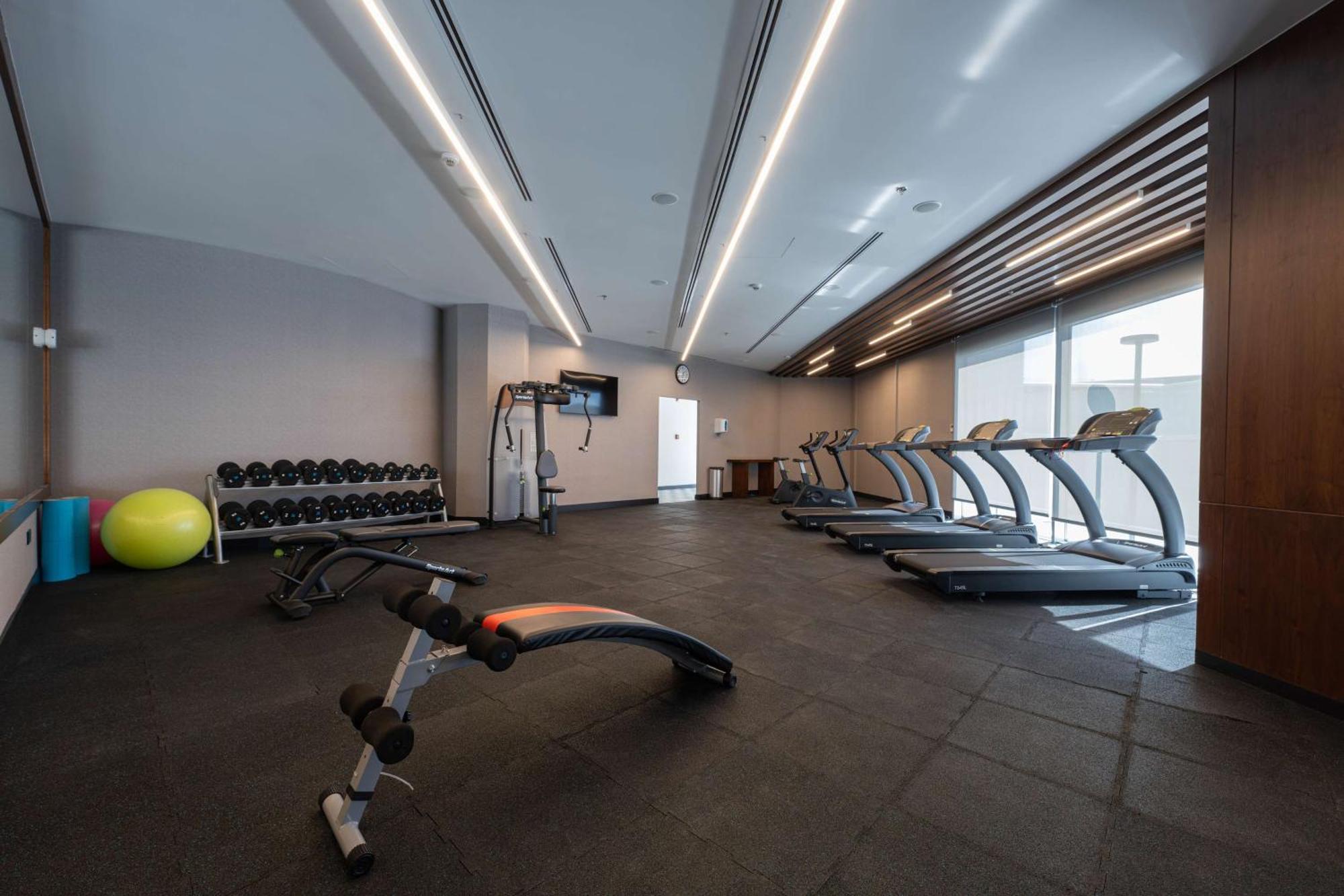 Radisson Blu Hotel, Amman Galleria Mall Exteriör bild The gym at the hotel